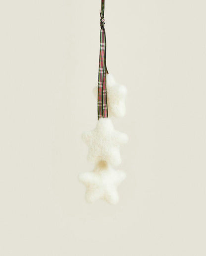 FELT CHRISTMAS DECORATION WITH TARTAN STARS