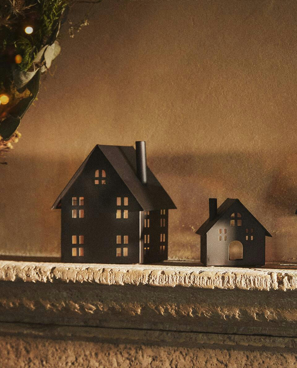 CHRISTMAS HOUSE DECORATION