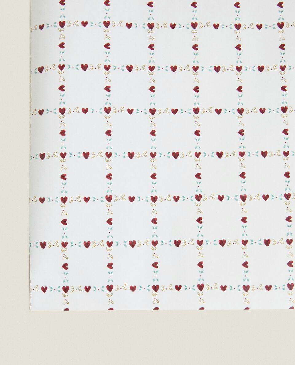 CHRISTMAS WRAPPING PAPER WITH HEARTS