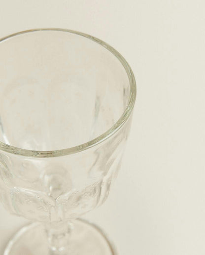 RAISED DESIGN WINE GLASS