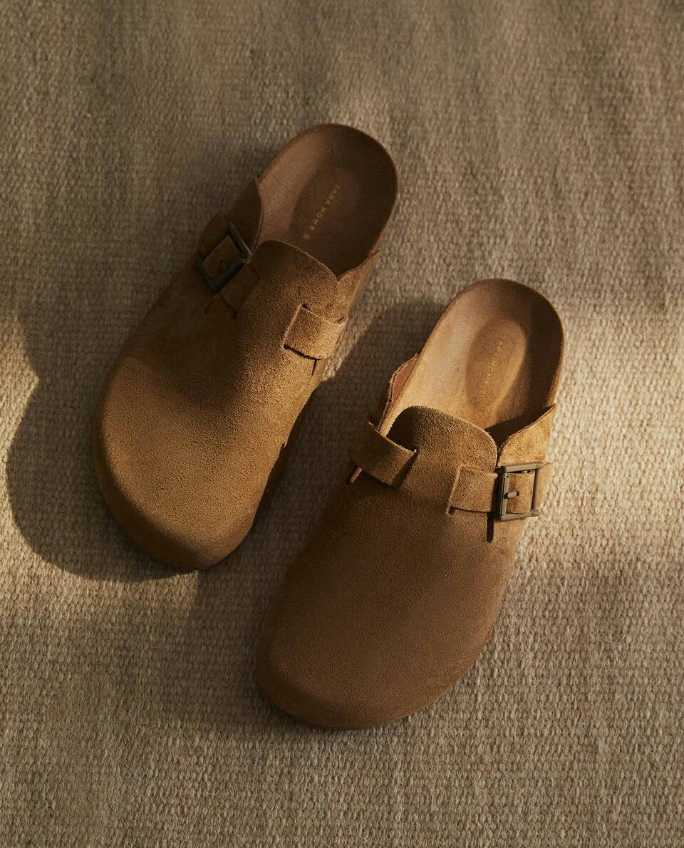 LEATHER CLOGS WITH BUCKLE