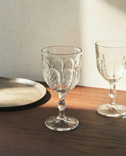 RAISED DESIGN WINE GLASS